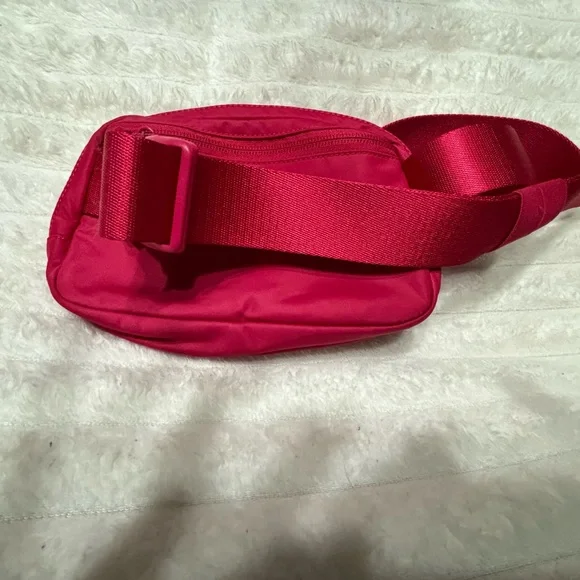 Lululemon Red Crossbody Bag NWOT - Picture 3 of 4